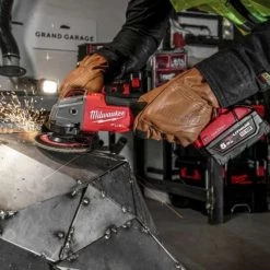 Meuleuse Sans Fil MILWAUKEE Meuleuse 125mm 18V 5Ah M18 OneFSAG125XPDB-502X - 4933478435 -Meuleuse Ponceuse Soldes milwaukee meuleuse 125mm 18v 5ah m18 onefsag125xpdb 502x 4933478435 4