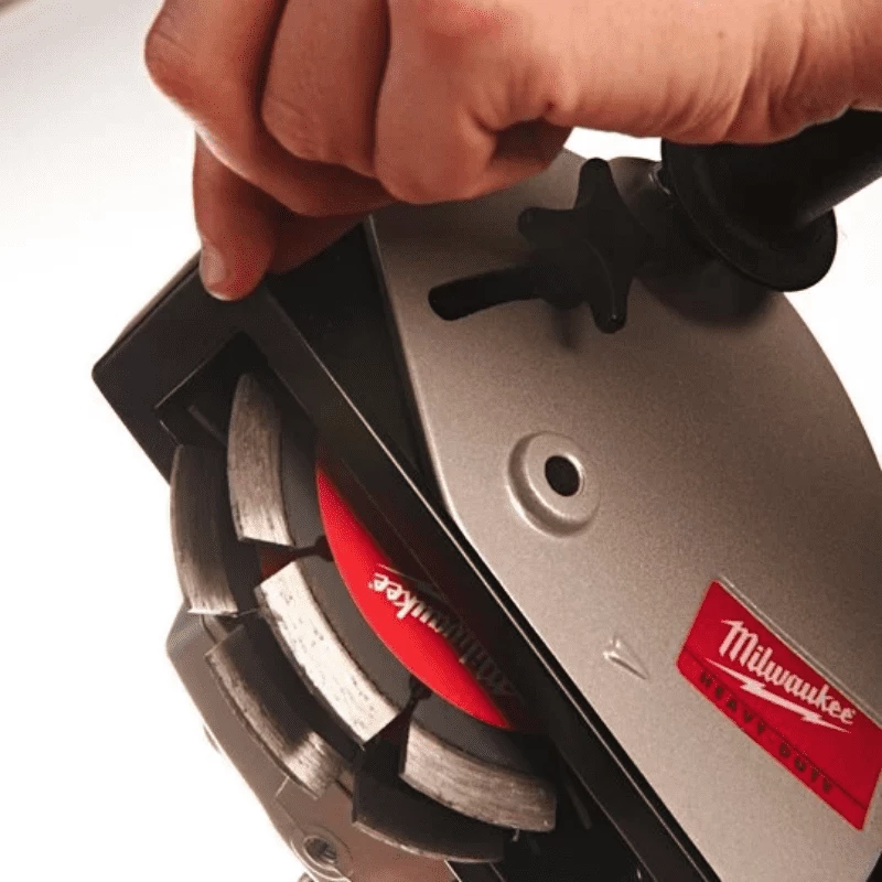 Rainureuse à Béton MILWAUKEE Rainureuse 1500W 125mm - WCE 30 - 4933383855 6 Rainureuse à Béton MILWAUKEE Rainureuse 1500W 125mm - WCE 30 - 4933383855 – Image 4